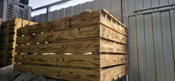 Wooden Chests and crates available only today 22 Feb, between 2 pm and 6 pm in Stuttgart, GE