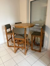Solid Oak Bar-height table and 4 barstools in Stuttgart, GE