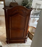 Hall Closet Red Wood and Dinning Room Set 7-Pieces in Wiesbaden, GE