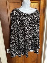 Black/White Print Long Sleeve Top - XL in Glendale Heights, Illinois