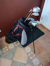 Men's RH Golf Set 1-3-5 Wood, 3 Hybrid 4-SW, Putter, Bag & Extras in Westmont, Illinois