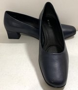 New! 7.5W I Love Comfort navy blue slip-on Pumps - 1.5" Heels in Naperville, Illinois