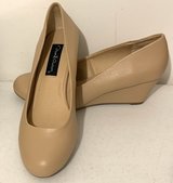 Like New! Size 9M David Aaron Wedge Heels in Joliet, Illinois
