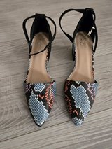 Lady's Shoes Size 5M in Alamogordo, New Mexico