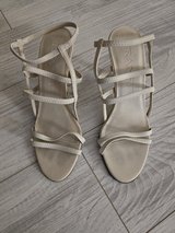 Lady's Shoes Size 6M in Alamogordo, New Mexico