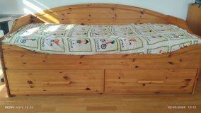 Gut erhaltenes Einzelbett mit 2 Stauräumen und Matratze in Stuttgart, GE