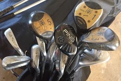 13 Golf Clubs and Carrying Bag in Grafenwoehr, GE