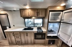 Coleman lightweight 2025, still has new smell inside Beautiful! in Alamogordo, New Mexico