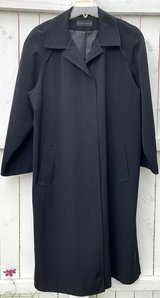Gallery Women's XL / 2XL Black Trench Coat - 46" Chest / 45"L - *EUC* in New Lenox, Illinois