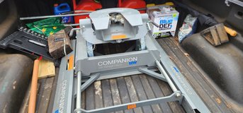 B&W Companion 5th Wheel Hitch in Quantico, Virginia