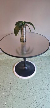 Table Round adjustable height in Camp Lejeune, North Carolina