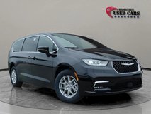 2025 Chrysler Pacifica Select in Ramstein, Germany