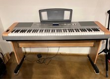 Piano - Yamaha DGC 640 in Plainfield, Illinois