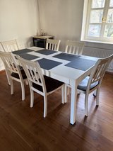 Dining table and chairs in Wiesbaden, GE