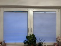 selling different items: carpets, wine glasses, blinds, decoration in Stuttgart, GE