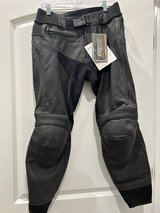 Sedici Leather Motorcycle Pants in size 30  **new** in Aurora, Illinois