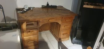 Oak desk in Wiesbaden, GE