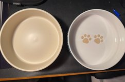 Dog food/water bowls in Lake Elsinore, California