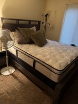 Queen Bed Set in Chicago, Illinois