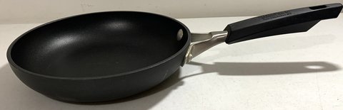 Calphalon 8" Hard Anodized Non-stick Frying Pan / Skillet in Westmont, Illinois