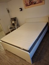 White wood bed, 140 x 200 in Wiesbaden, GE