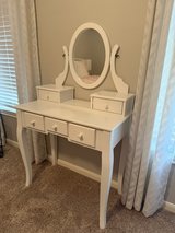 Girls Vanity Table w/Mirror and Chair in Kingwood, Texas