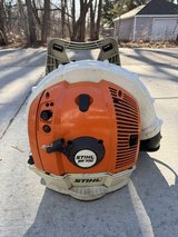 Commercial Stihl BR 700 gas back pack blower works as it should BEAST clean ready to work in Naperville, Illinois