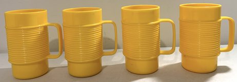 Like New! Set of 4 Vintage Rubbermaid Melamine ribbed 14oz Mugs / Cups in Bolingbrook, Illinois