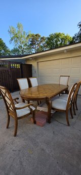 Southern Living Dining Room Table 8 Chair in Kingwood, Texas
