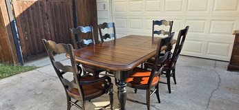 DINNING ROOM TABLE in Kingwood, Texas