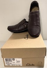 New! Women's 10M Clarks Cora Poppy dk Brown Tumbled Leather Slip on Loafer / Shoes in Chicago, Illinois