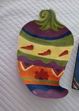 2 large chili serving platters in Alamogordo, New Mexico