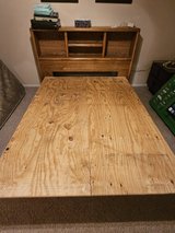 Queen size bed in Alamogordo, New Mexico