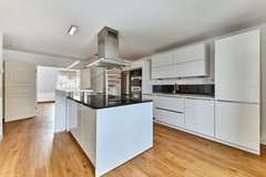 VIDEO: FOR PEOPLE WITH HIGH DEMANDS! Maisonette apartment with kitchen and roof terrace *14 min ... in Wiesbaden, GE