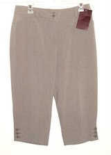 NEW $40 212 Collection Light Taupe Capri Pants Woman's 10P Stretch 10 Petite in Joliet, Illinois