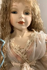 Vintage 20" Kingstate Dollcrafter Porcelain & Fabric Doll w/Stand *EUC* in Joliet, Illinois