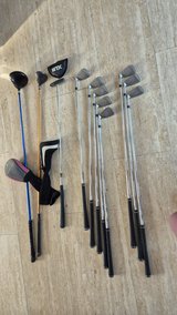 Golfschläger (ohne Aufbewahrungstasche) in Wiesbaden, GE