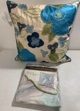 New! 18" x 18" Decorative feather Throw Pillow AND Extra Cover in Chicago, Illinois