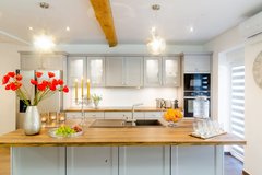 TLA/TDY freestand. 4BR 3.5BA house w/ heated floors & courtyard, 6min to RAB [ref: H27] in Ramstein, Germany