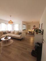 Modern Apartment – Close to Ramstein AB | Private Entrance | Terrace in Martinshöhe in Ramstein, Germany