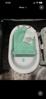 Freda mom baby bath new never used in Fort Irwin, California