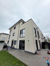 Large 4 BR duplex in Wallau w AC- 10 min to Clay in Wiesbaden, GE