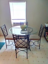 Glass table with wrought iron chairs in really good condition $100 pickup in Simpson Louisiana in Leesville, Louisiana