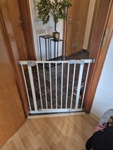 Baby gate - No drilling / pressure mounted / adjustable width in Ramstein, Germany