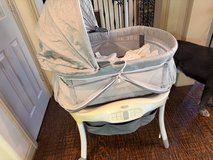 Graco motion sensing bassinet in Kingwood, Texas