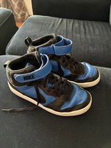 Size 7 Nike Play All Day Sneakers in Plainfield, Illinois