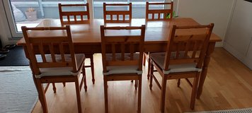 Solid Wood Dining Table in Stuttgart, GE