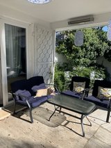 4 piece outdoor furniture set with navy blue cushions in Stuttgart, GE