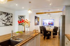 TLA/TDY freestand. 4BR 3.5BA house w/ AC & courtyard, 6min to RAB [ref: H27] in Ramstein, Germany