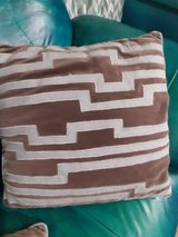 throw pillows x 2 in Ramstein, Germany